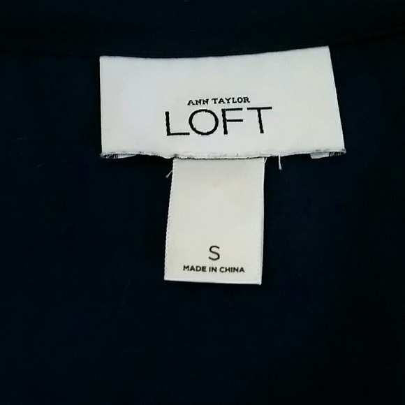 Ann Taylor Loft sleeveless ruffle front top - Picture 4 of 5